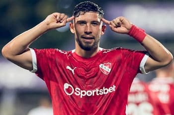 Huahipato mira atento: el detalle que tiene estancado el fichaje de Felipe Loyola por un grande Brasil