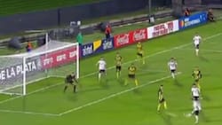 VIDEO | Asistencia de Romero: el gol de Víctor Felipe Méndez que abrió el marcador para Colo Colo ante Peñarol