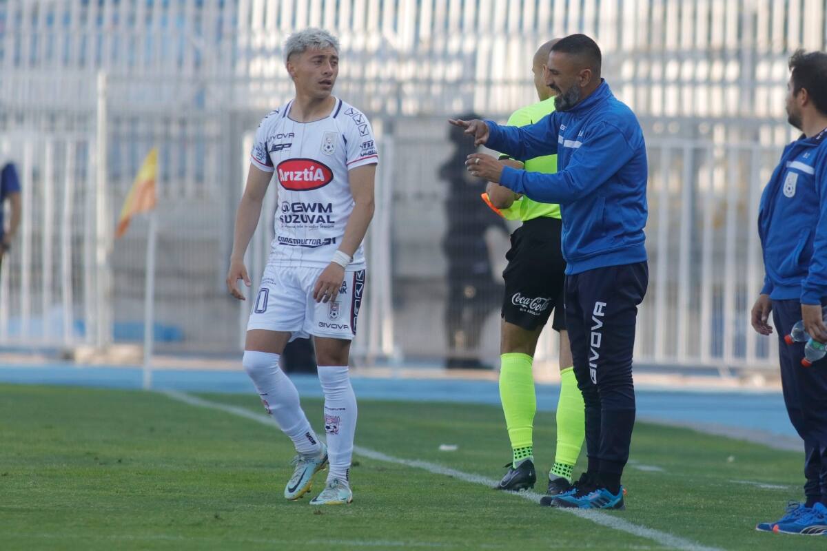 dirigiendo a Deportes Melipilla en Segunda División.