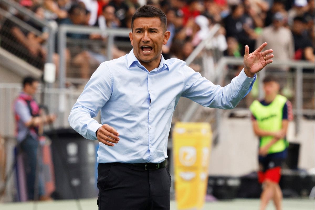 El entrenador que tiene a Deportes Limache como líder de la Liga de Primera. Foto: Agencia Aton.