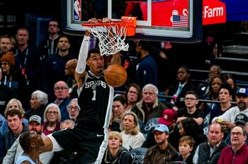 VIDEO | Con leyendas incluidas: Así le otorgaron el Novato del Año de la NBA a Víctor Wembanyama