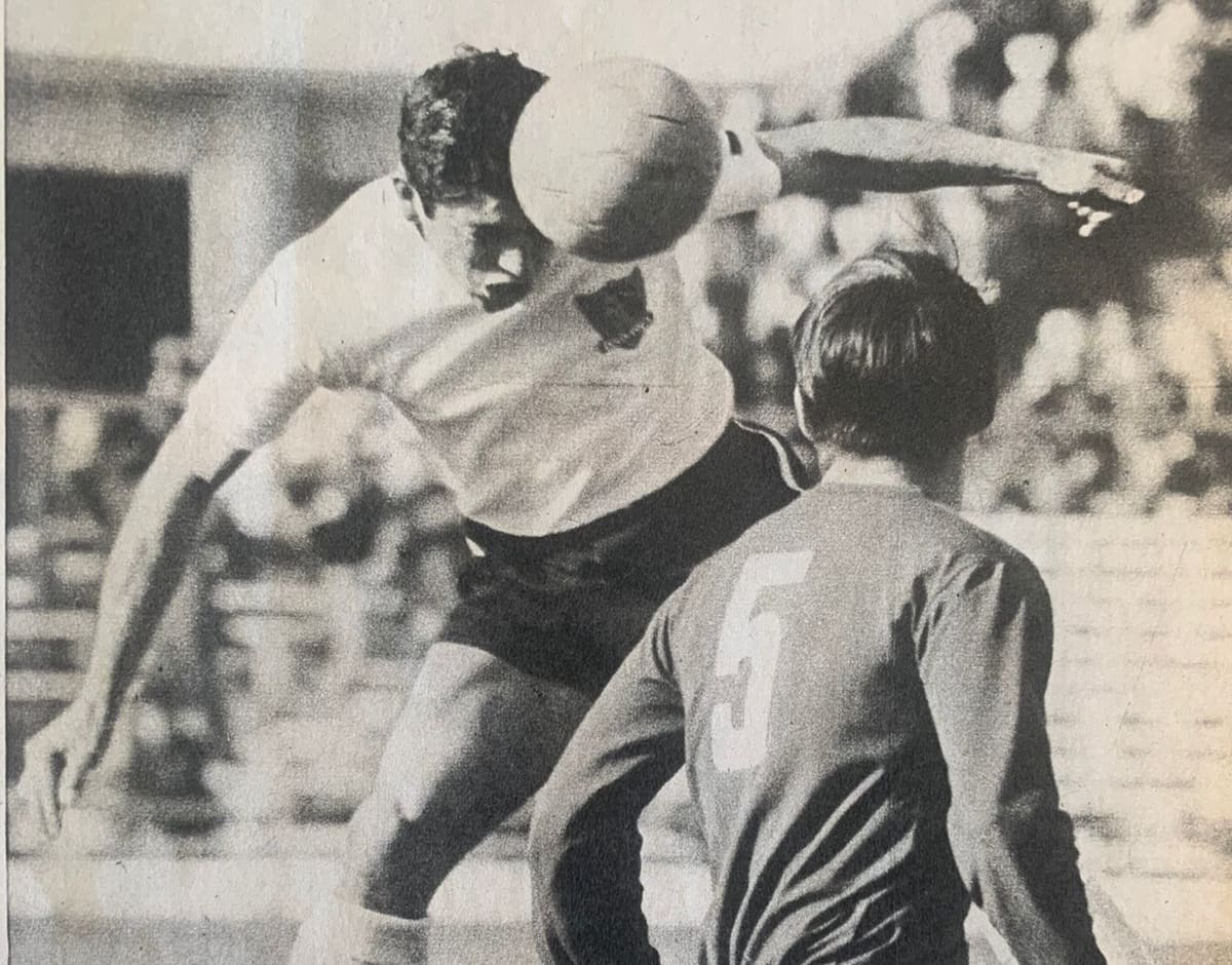 defendiendo la camiseta de Colo Colo.