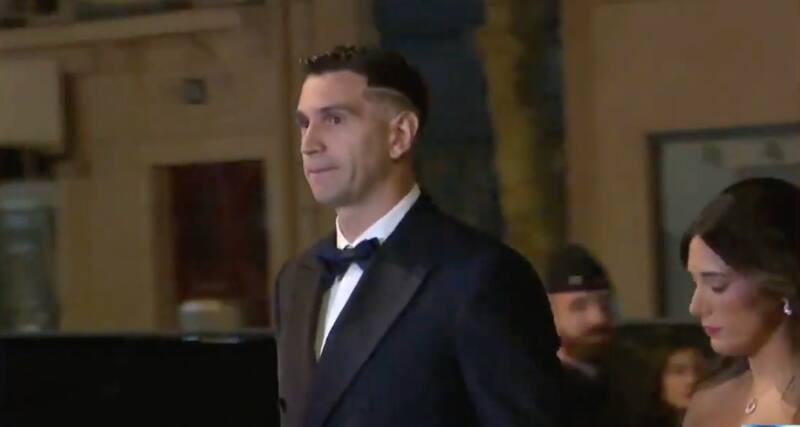 Un infierno: así fue la feroz pifiadera que se llevó Dibu Martínez en su llegada a la gala del Balón de Oro.