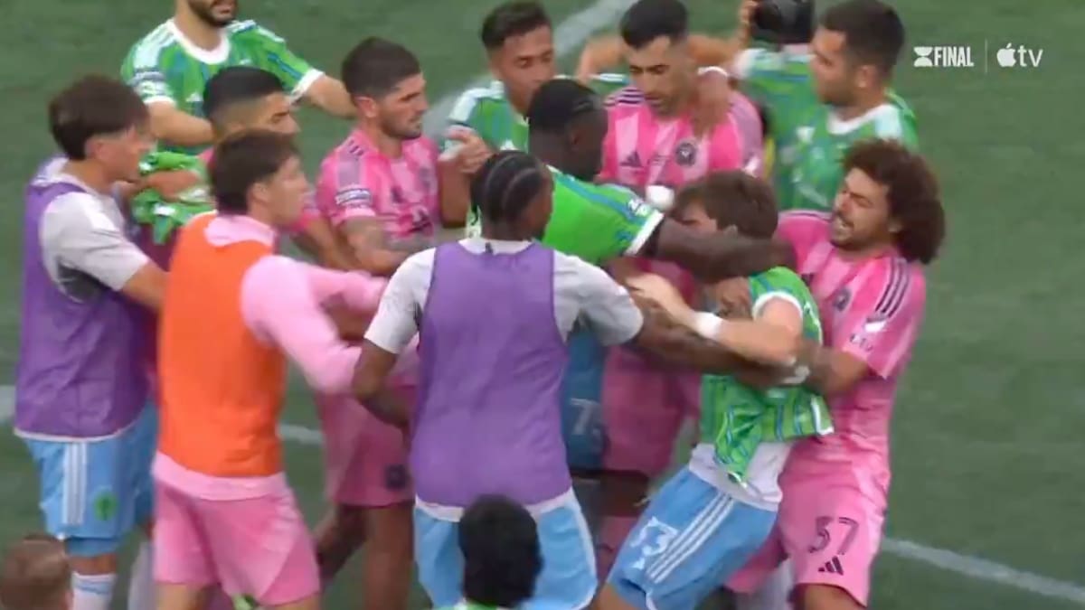 Escándalo en la Leagues Cup: Maxi Falcón “ahorcó” a un rival y recibió dos feroces combos