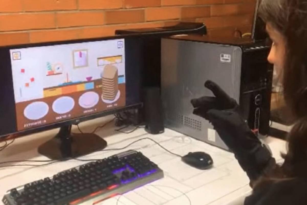 Este tipo de tecnología coadyuva en el tratamiento terapéutico al estimular la función cognitiva y motriz.