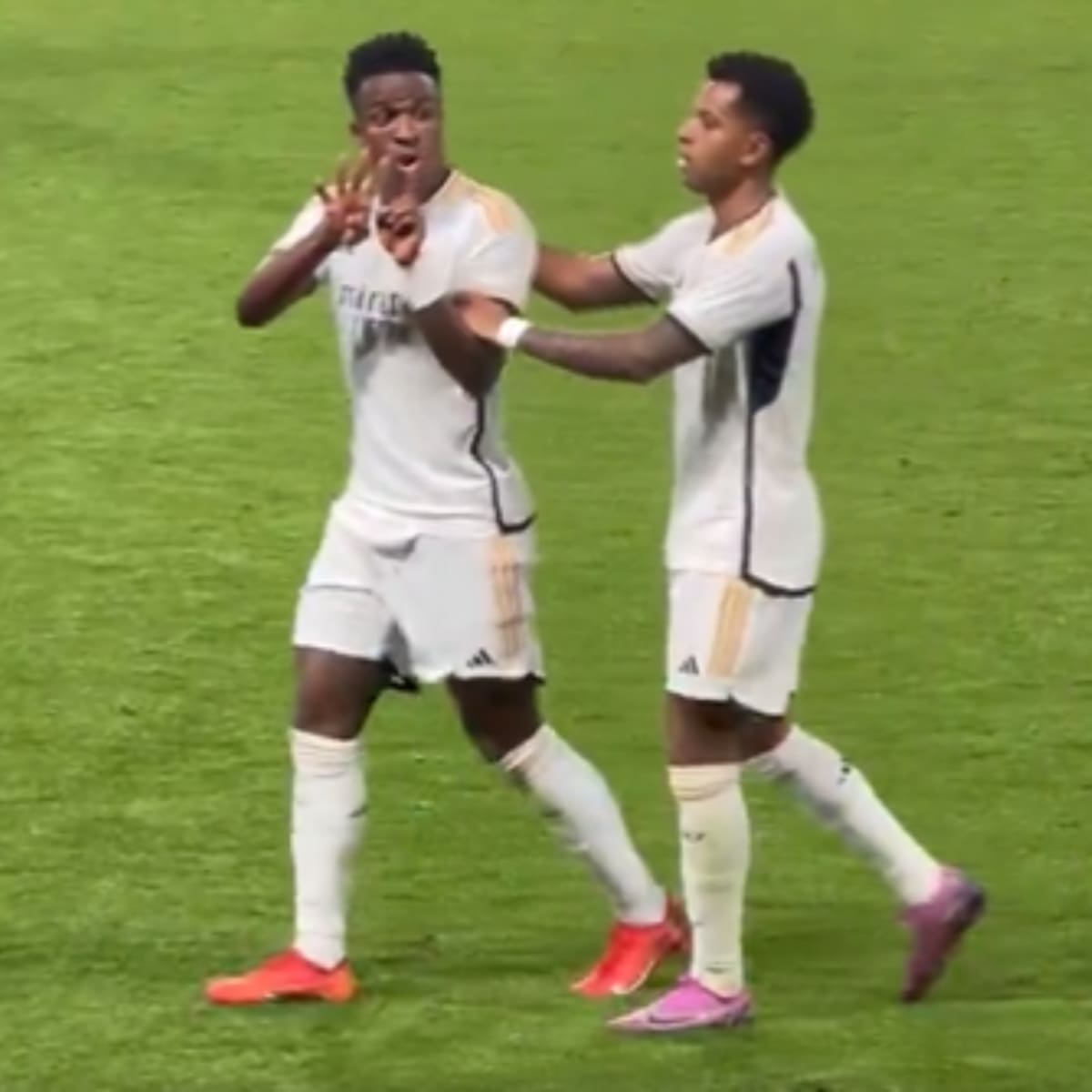 Este fue el gesto de Vinicius Jr a la banca del Barcelona. "4-1" gritó el brasileño.