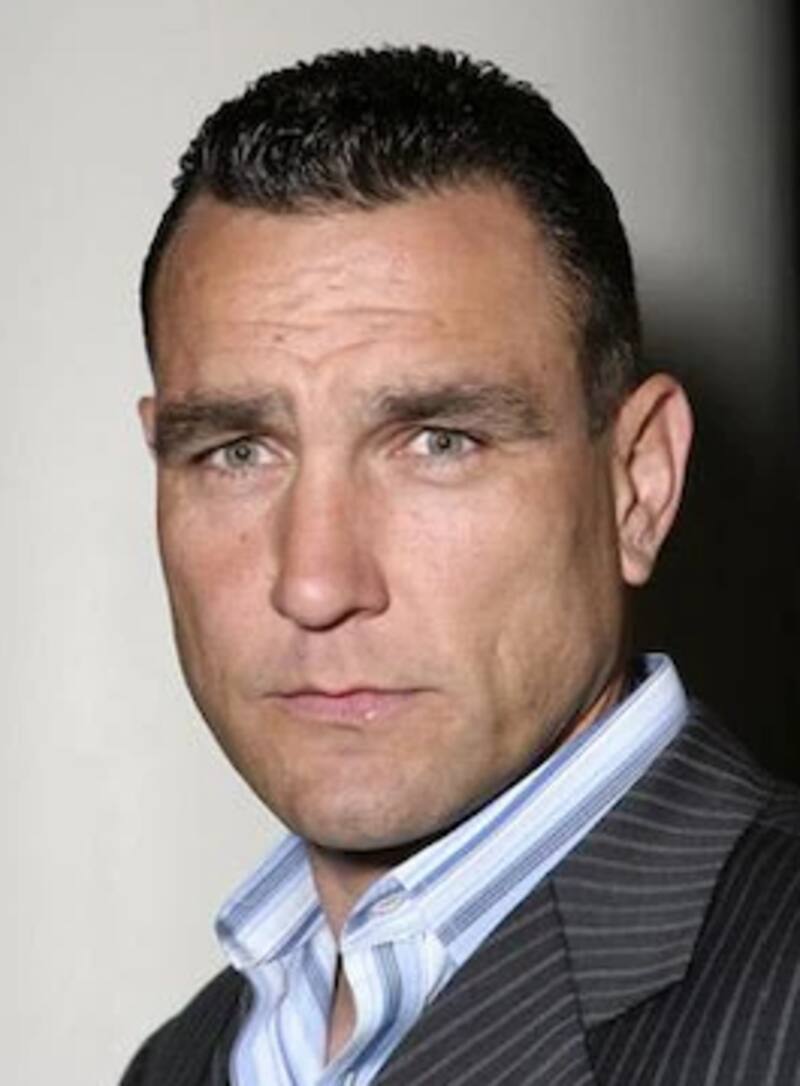 Vinnie Jones es Geoff Seacombe.