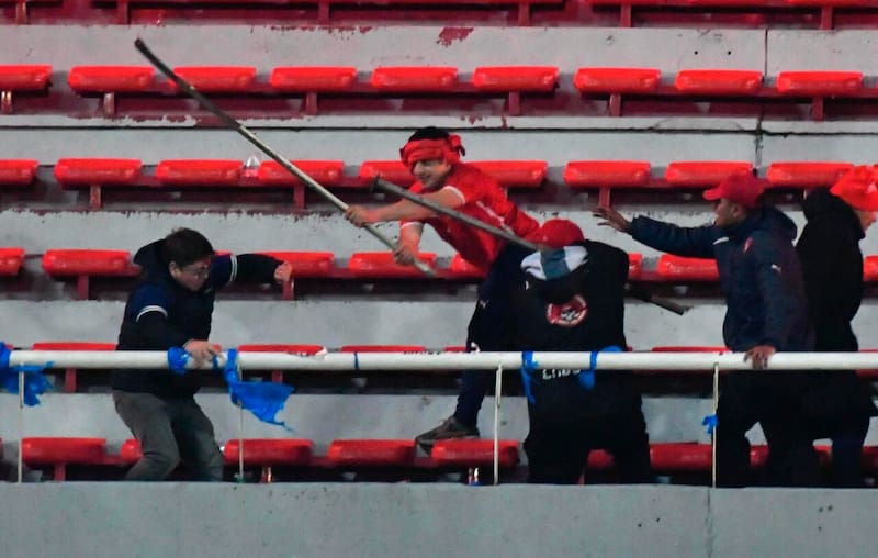 Golpearon de forma criminal a unos pocos hinchas de la U.
