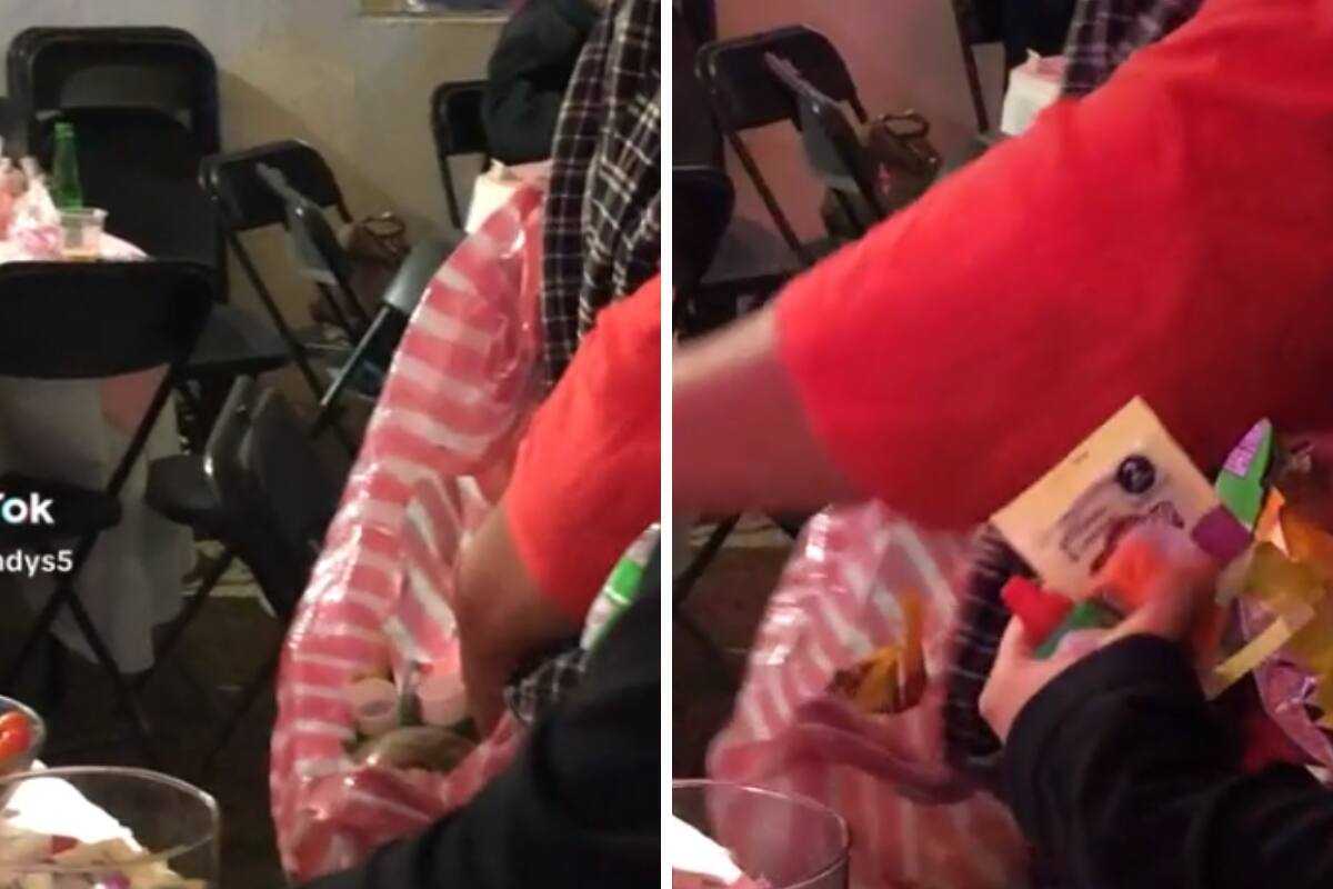 Mujeres se roban dulces en fiesta.