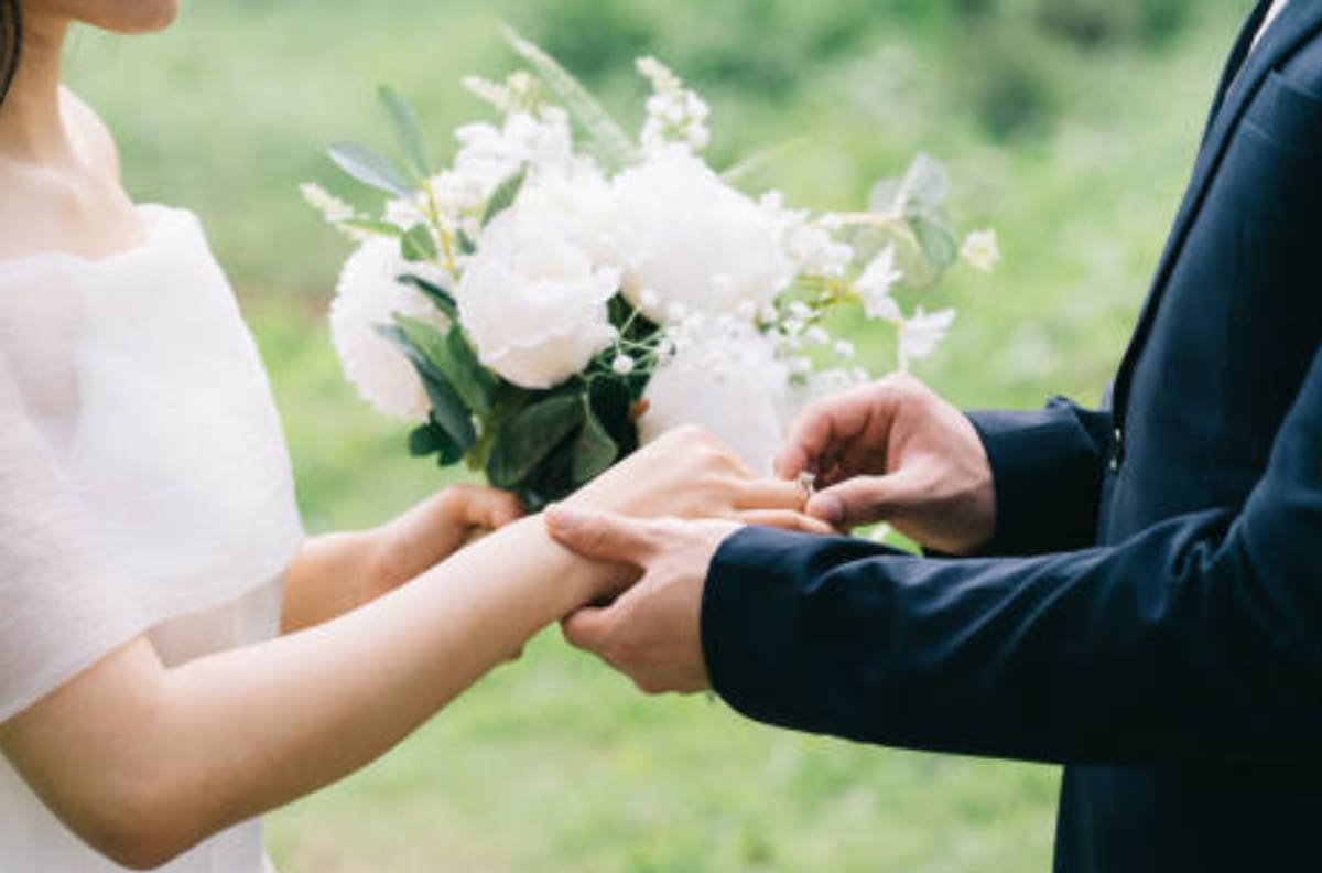 Se desata polémica por invitación a boda que no acepta niños, usuarios opinan en redes