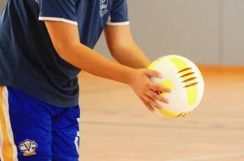 Así funciona el juego de la pelota viral de TikTok