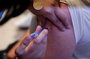 ¿Quiénes se deben vacunar con Nirsevimab, el innovador medicamento que acaba con el Virus Sincicial?