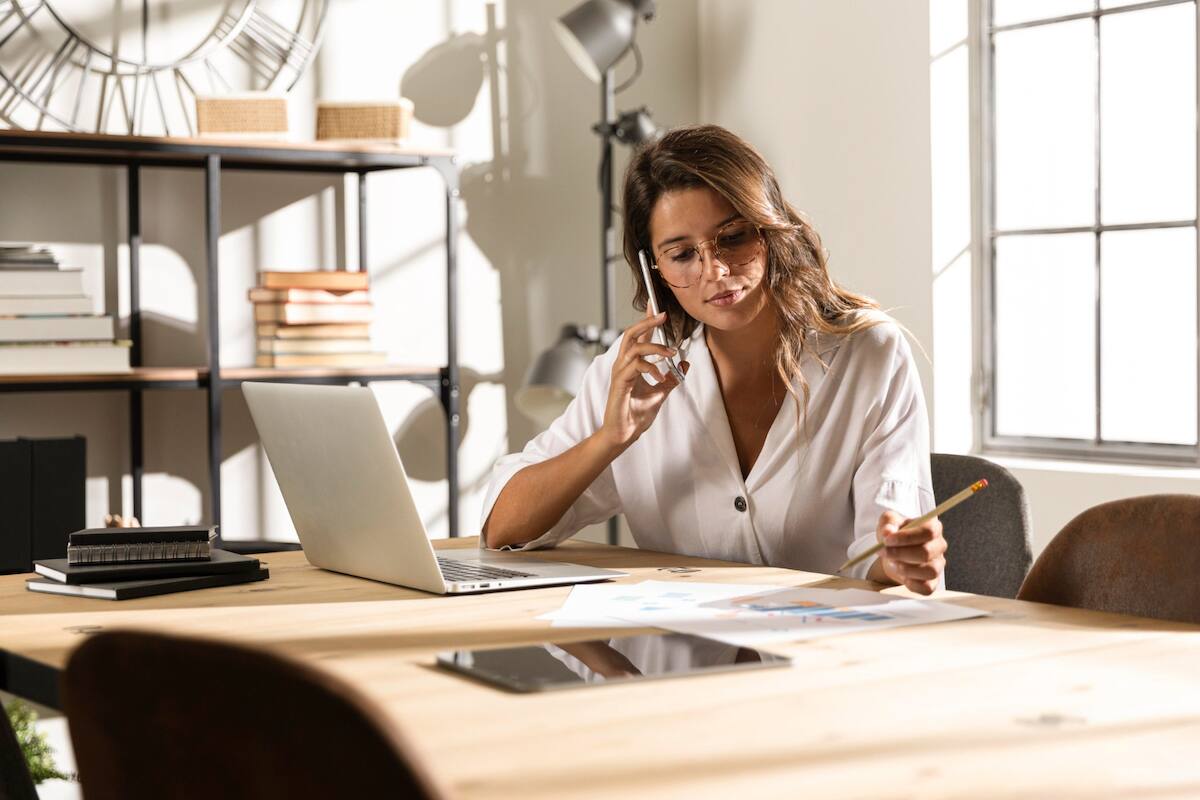 Permite que puedas seguir trabajando en Chile, pero puedas optarba vivir en otro país. (Crédito: Freepik).