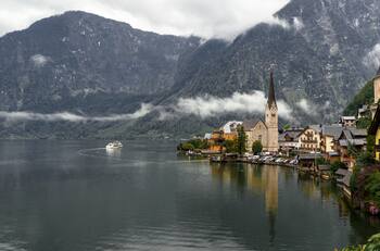 Así puedes pasar vacaciones y trabajar el 2025 en Austria, donde el sueldo mínimo es de $1.500.000