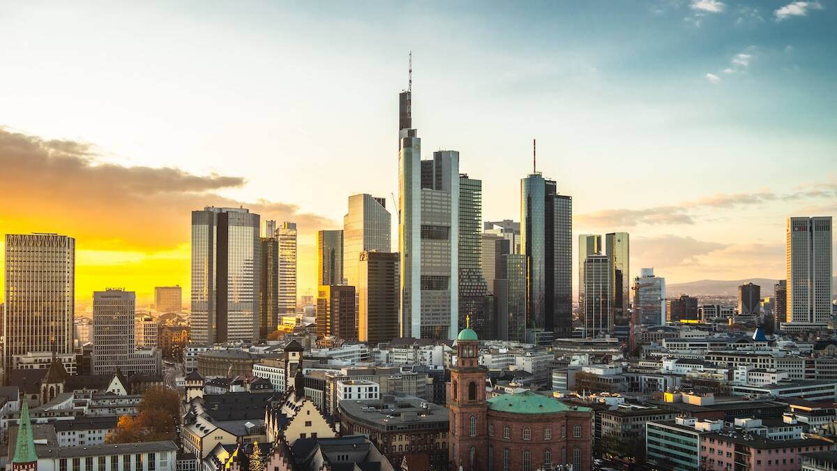 Así puedes postular para vacacionar y trabajar en Alemania: sueldo mínimo es de $1.600.000