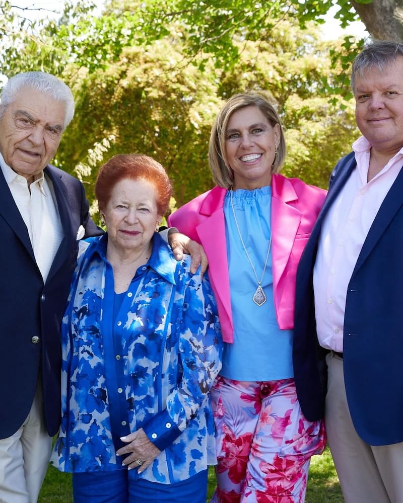 A través de redes sociales, mostró una serie de fotografías de la ceremonia y reveló que no pudo contener la emoción.
