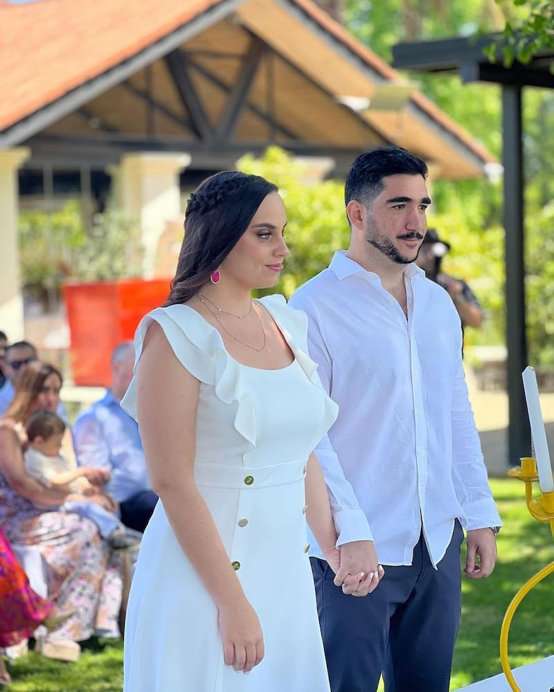 A través de redes sociales, mostró una serie de fotografías de la ceremonia y reveló que no pudo contener la emoción.