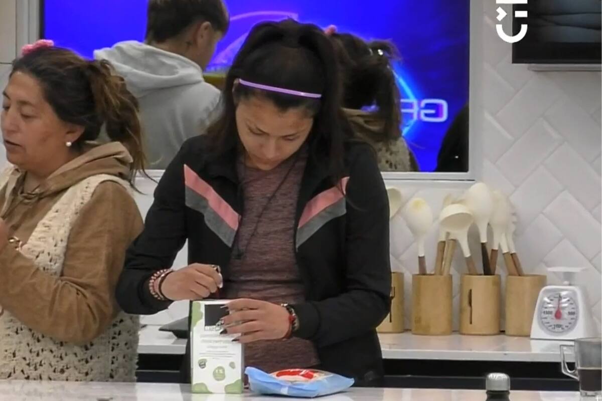 La jugadora de "Gran Hermano" Chile decidió marcar su comida luego de los reiterados intentos de robo de Sebastián Ramírez.