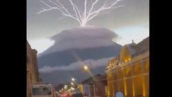 VIDEO | Captan increíbles imágenes de relámpagos volcánicos en Guatemala