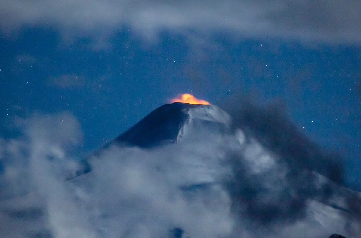 Nueva explosión en Volcán Villarrica: SENAPRED monitorea alerta amarilla en cuatro comunas del país