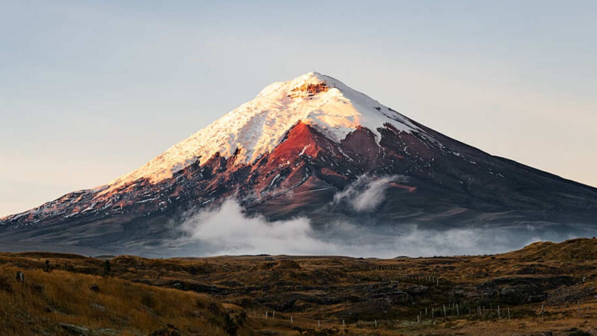Uno de Chile destaca en la lista: Conoce cuáles son los volcanes más visitados en Sudamérica para turismo y trekking