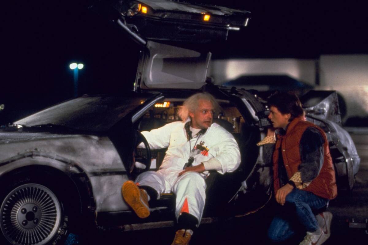 La película protagonizada por Michael J. Fox y Christopher Lloyd recaudó más de $380 millones de dólares a nivel mundial, siendo la más taquillera de 1985.