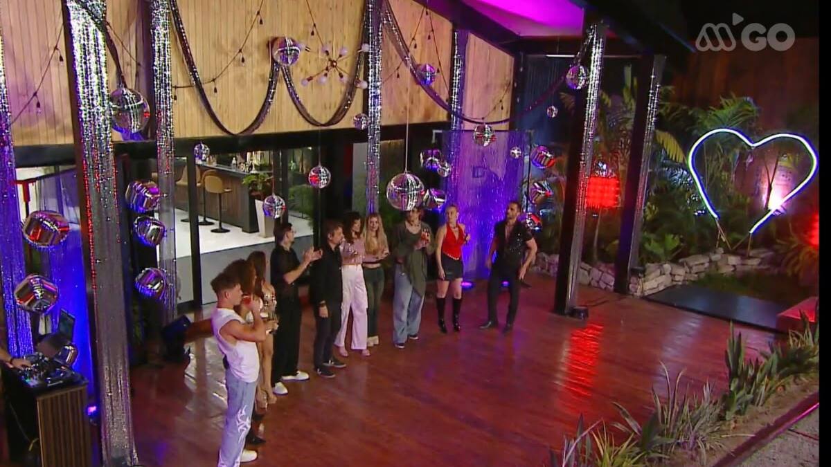 El apasionado beso que sacudió la fiesta de Volverías con tu ex 2: impresionó a todos los participantes