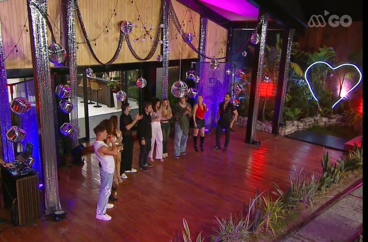 El apasionado beso que sacudió la fiesta de Volverías con tu ex 2: impresionó a todos los participantes