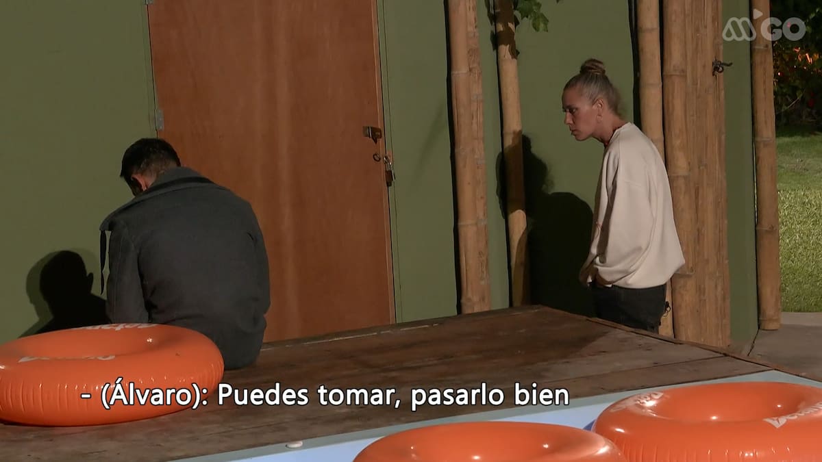 Ludmila va a buscar a Álvaro para ir a la fiesta. Reproducción MegaGo.