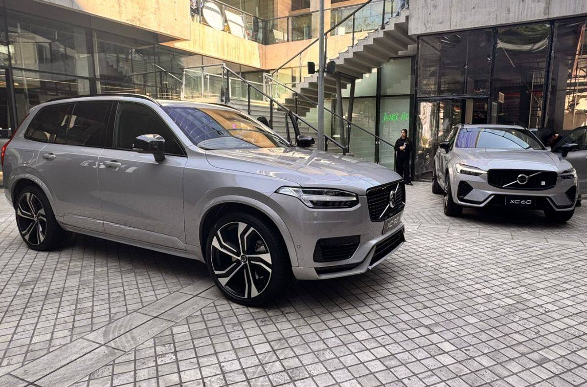 Volvo cierra su gran año en Chile estrenando dos nuevos SUV electrificados