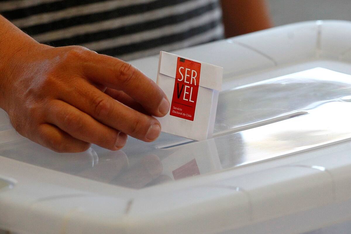 Valparaiso, 17 diciembre 2017.
Votantes concurren a sufragar para la segunda vuelta presidencial 2017 en Valparaiso.
Sebastian Cisternas/ Aton Chile