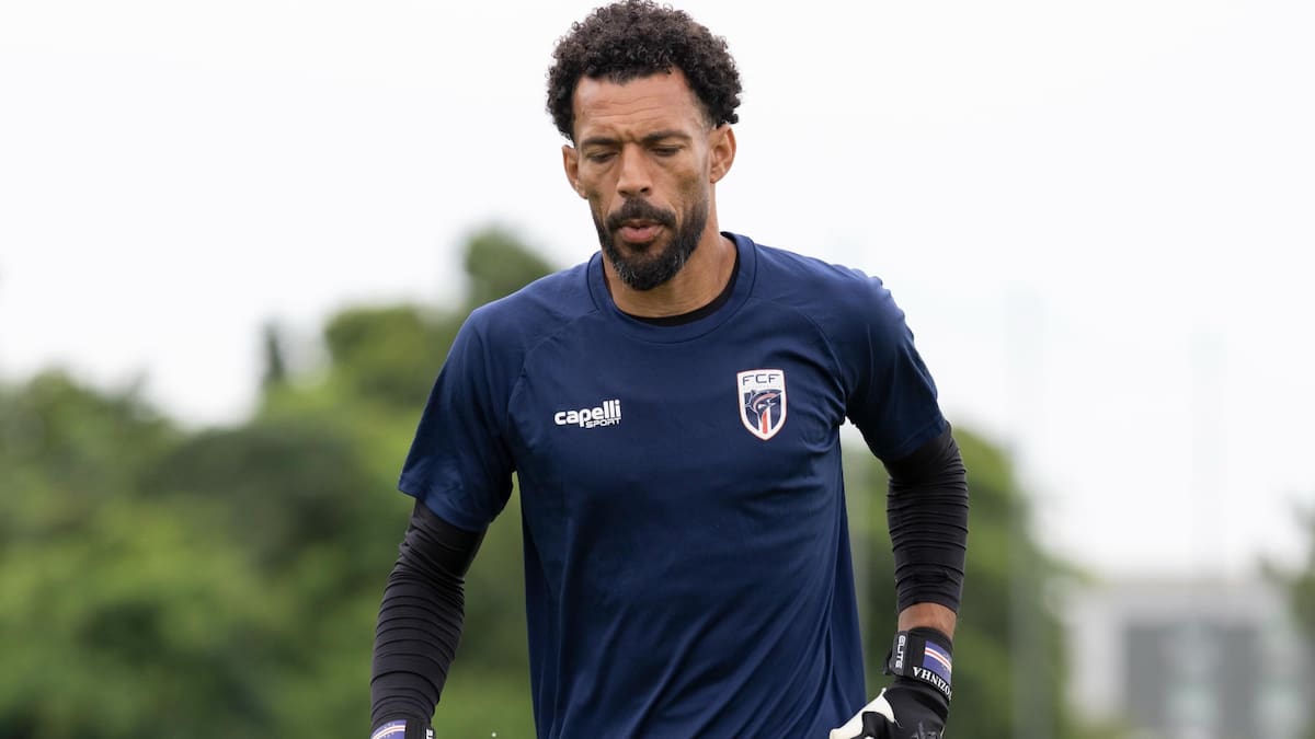 Preocupación en Colo-Colo: Vozinha no se subió al avión para viajar a Chile