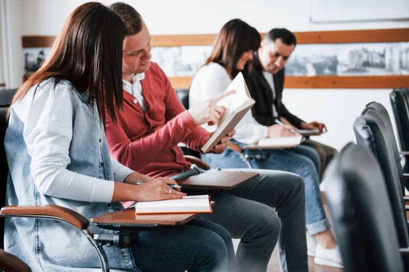 Aprovechas las promociones especiales que ofrecen las cajas de compensación en establecimientos de educación superior.