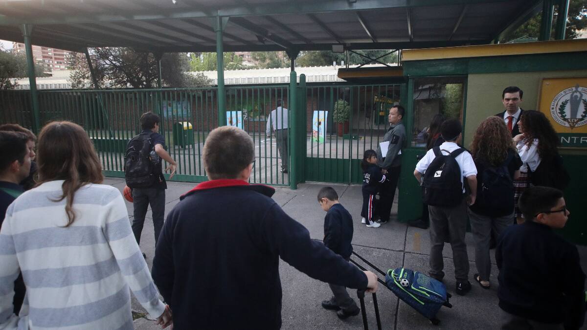 Depusieron el paro de profesores: los colegios de la RM que iniciarán clases este lunes