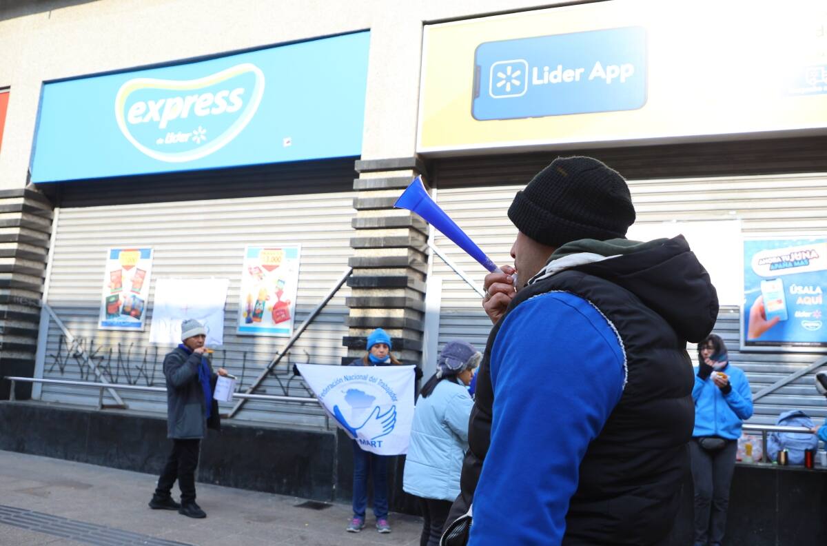 “Este acuerdo es doloroso”: Trabajadores de Walmart anunciaron el término de su huelga