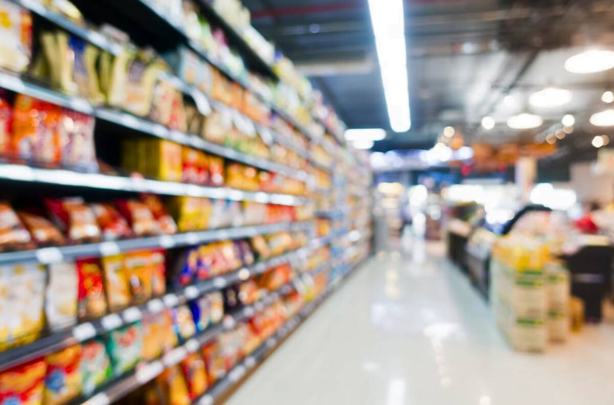 Importante cadena de supermercados con presencia en Chile anuncia inminentes alzas de precio por aranceles de Donald Trump