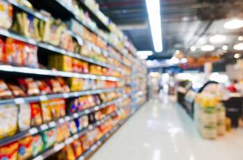 Importante cadena de supermercados con presencia en Chile anuncia inminentes alzas de precio por aranceles de Donald Trump