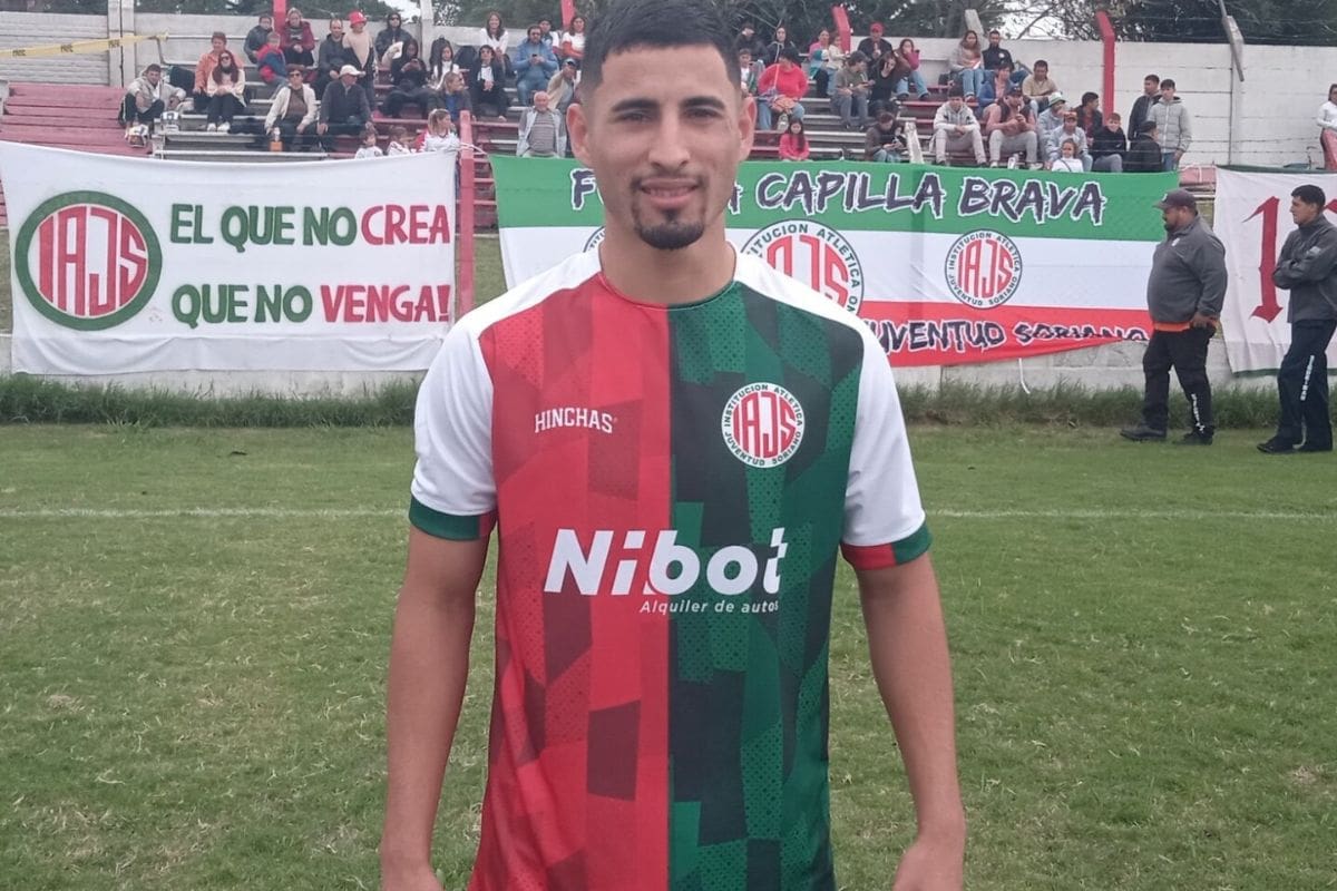 Walter Domínguez., el futbolista amateur que está en la carpeta de Marcelo Bielsa. Foto: El País.