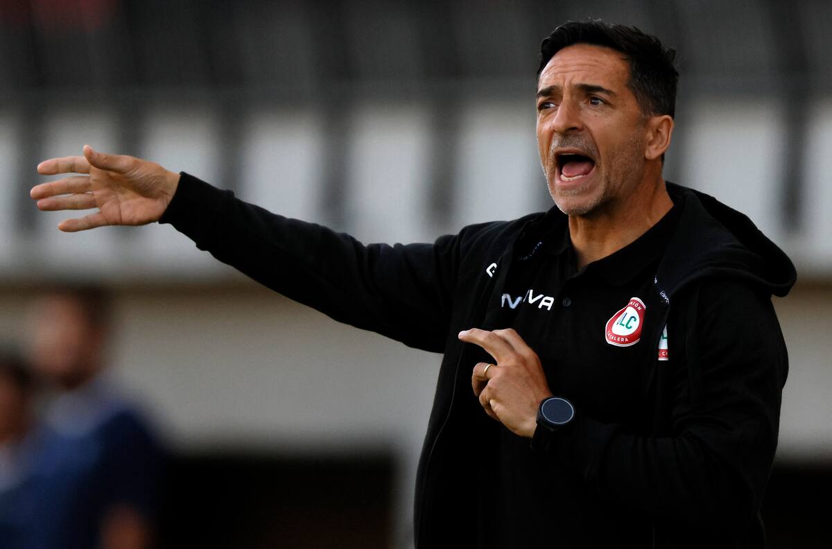 “Respeto al entrenador chileno porque le traen técnicos de otros países y tiene que remarla”