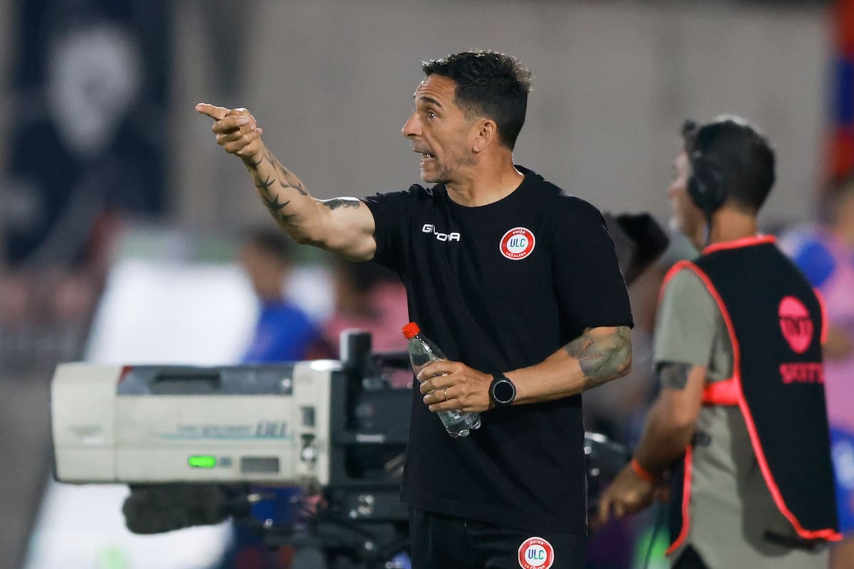 Por primera vez en su carrera, al mando de un plantel profesional conformado por él, asumiendo las limitantes económicas del club calerano.