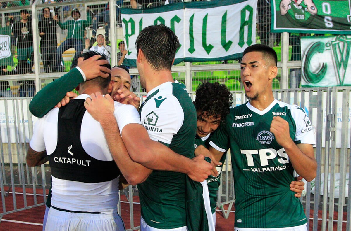 Santiago Wanderers vuelve a los abrazos y dormirá como líder de la Primera B