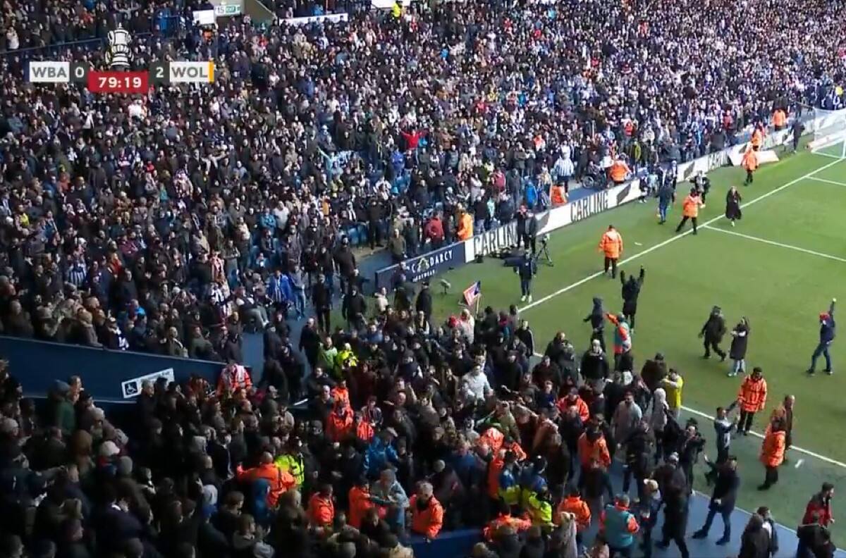 VIDEO | No solo pasa en Chile: los incidentes que obligaron a suspender el partido de la FA Cup en Inglaterra