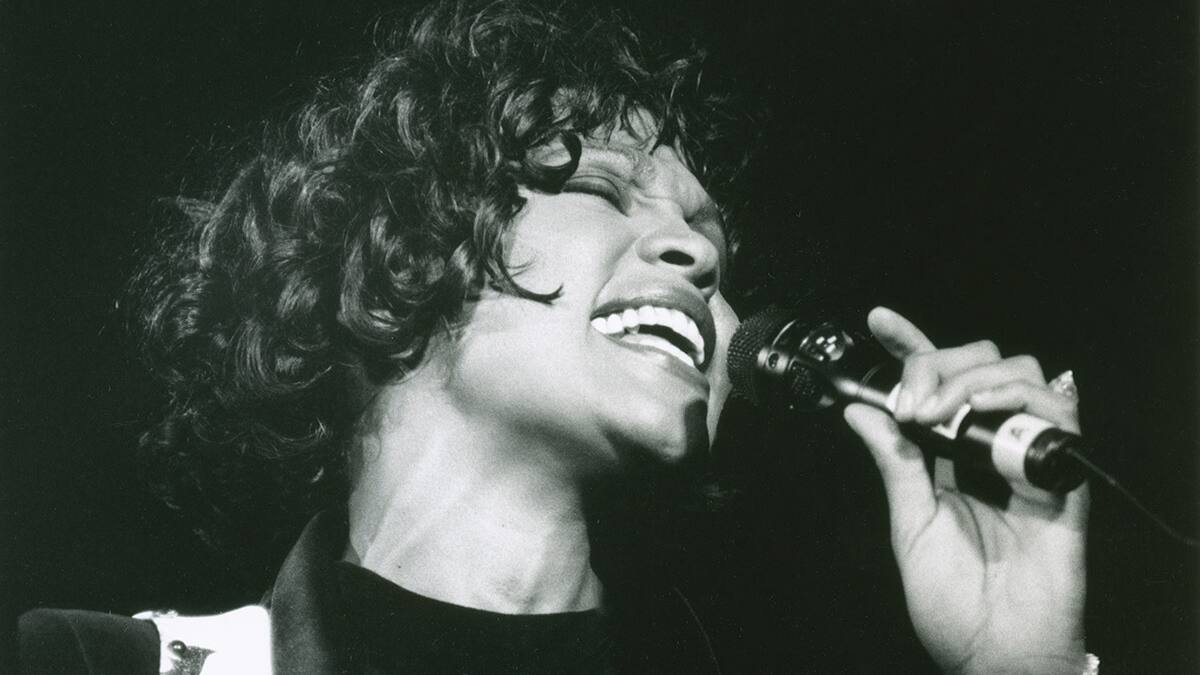 Efemérides de HOY, 9 de agosto: Nace la voz legendaria que marcó generaciones y conquistó al mundo entero