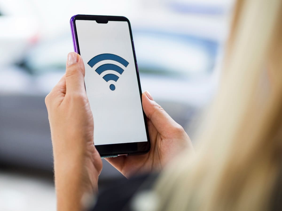 Gracias a un convenio con Starlink, United Airlines ofrecerá Wifi gratuito a sus clientes. (Foto: Freepik)