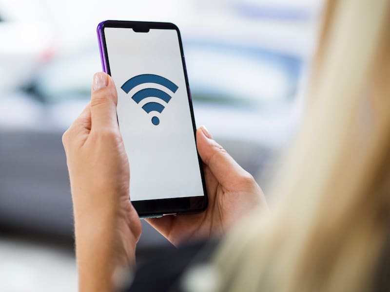 Gracias a un convenio con Starlink, United Airlines ofrecerá Wifi gratuito a sus clientes. (Foto: Freepik)