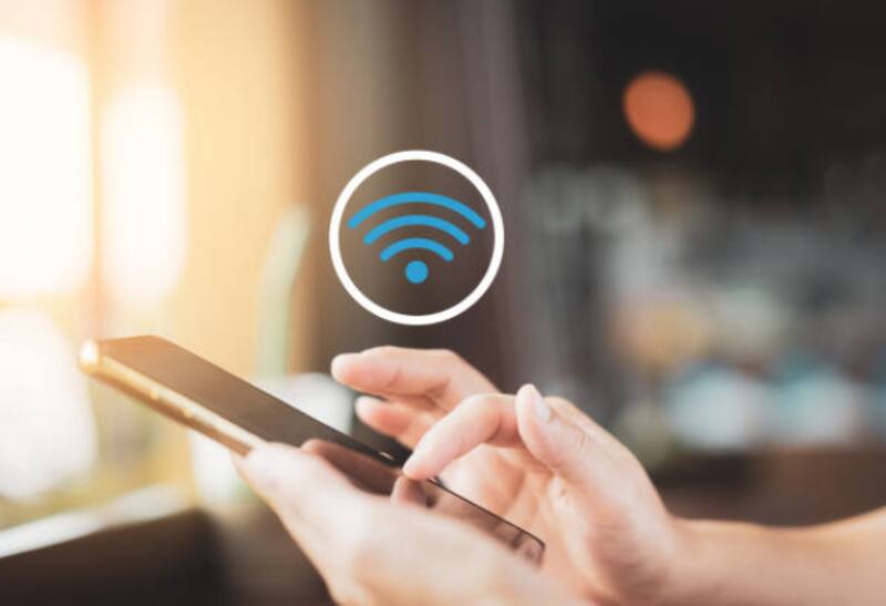 Conoce los riesgos de mantener activadi el Wifi de tu celular cuando sales de casa.