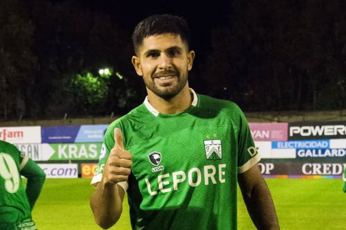 El volante de Unión Española en su época como jugador de Ferrocarril Oeste de Argentina.