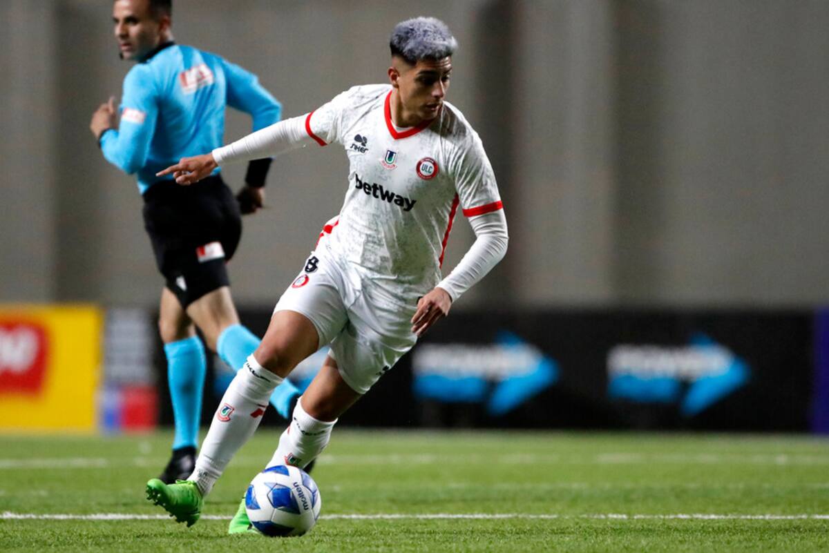 Williams Alarcón jugando por Unión La Calera. Foto: ATON.