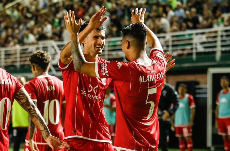 fue el dueño de todos los abrazos en el triunfo de su equipo ante el Taladro