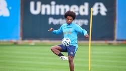 Mientras está en La Roja: figura mundial amenaza con competir contra Alexander Aravena en Gremio